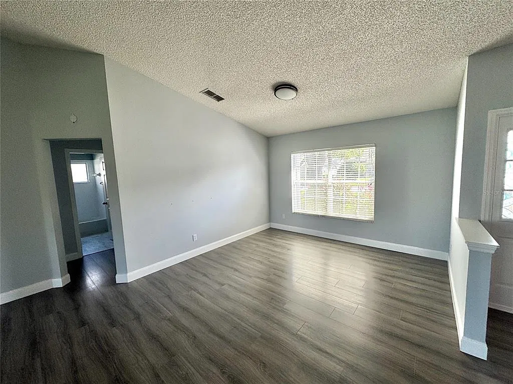 3 bed, 2.0 bath, 1737 sqft, $2,000 — Photo 4