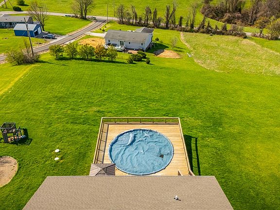 4th image of **23 Holly Ann Dr