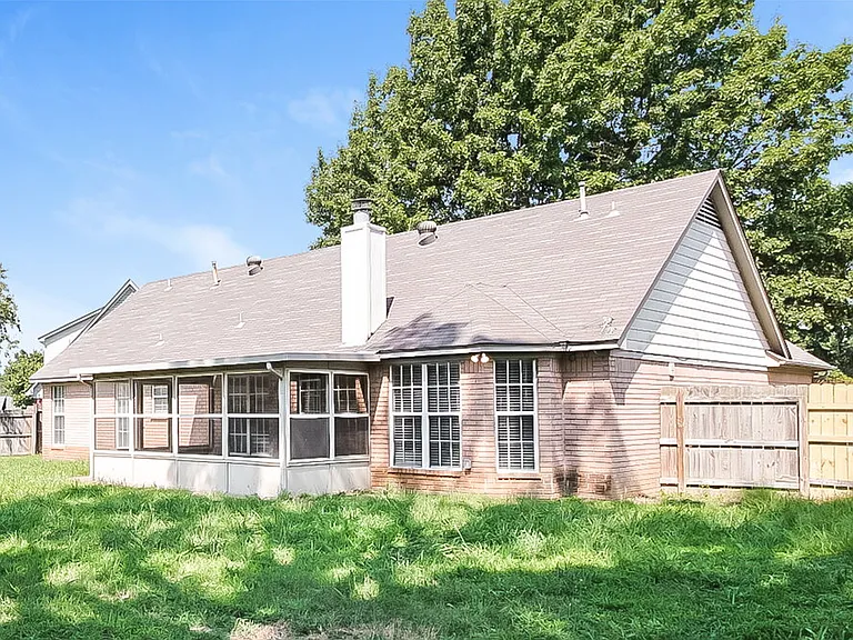 1805 Steeplechase Cv — Photo 15