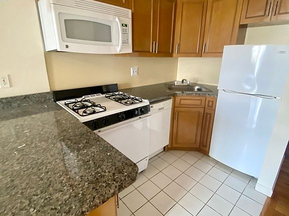 4th image of 37-21 32nd St #704