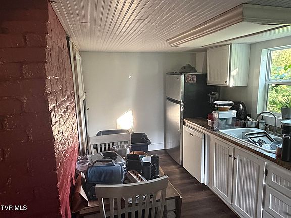 4th image of 218 Aa Deakins Rd