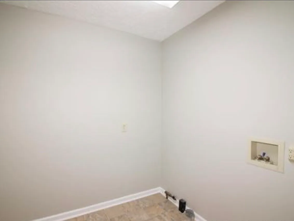 4 bed, 2.5 bath, 2042 sqft, $2,400 — Photo 3