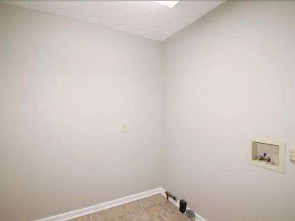 3rd image of 105 S Ridge St