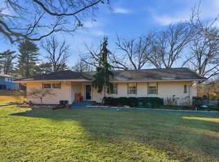 307 SW Woodbury Ln, Topeka, KS 66606