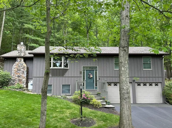 8201 Michaux Dr, Fayetteville, PA 17222