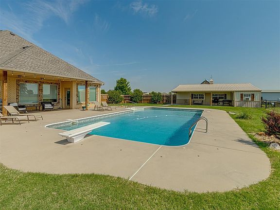 2nd image of 5926 Northridge Ln NE