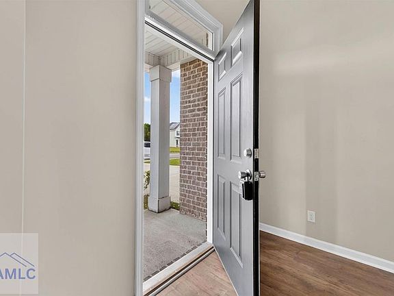 5th image of 668 Red Oak Ln