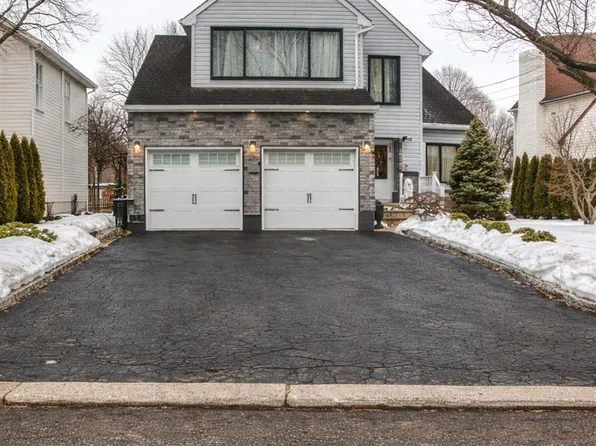 112 W Willow St, Colonia, NJ 07067