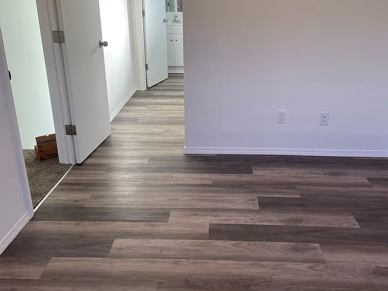 807 3rd Ave NE — Photo 2