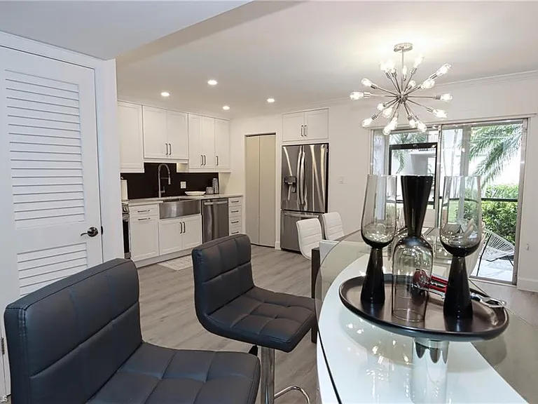 788 Park Shore Dr #E14 — Photo 4