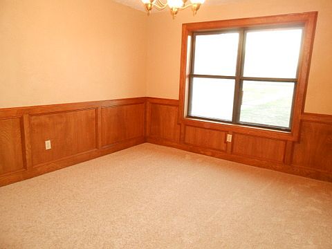 5th image of 925 Berry Ln