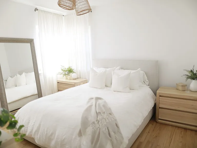 Bedroom 2 - Queen Bed