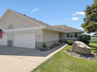 4416 Reflection Ln, Waterloo, IA 50701