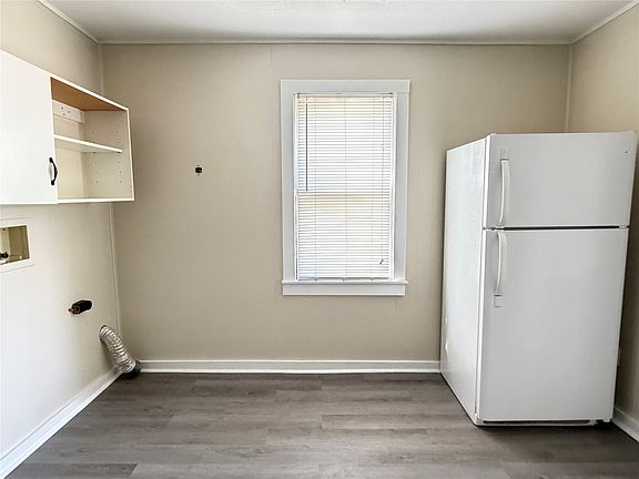5th image of 1809 Delaware St