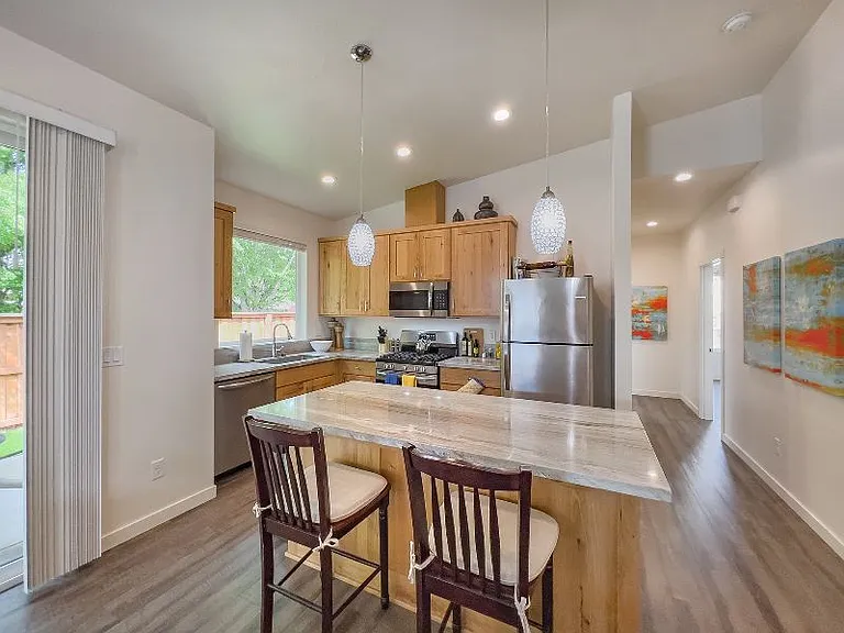 595 Silver Ln — Photo 14