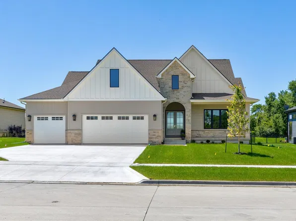 10622 NW 80th Ave, Johnston, IA 50131