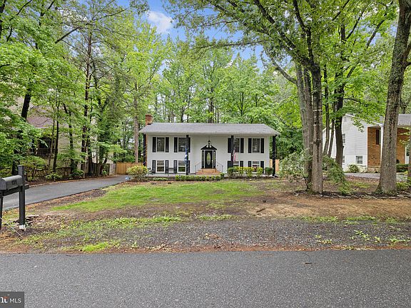 3rd image of 131 Oakwood Dr