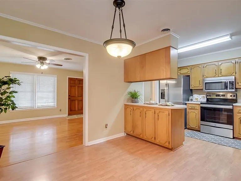 3649 Lynnwood Dr — Photo 10