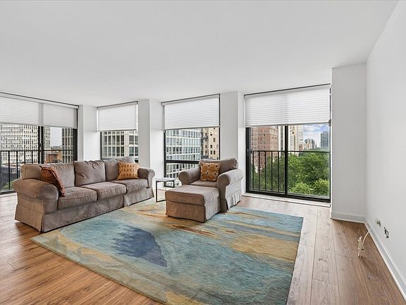 2nd image of 345 W Fullerton Pkwy APT 1008