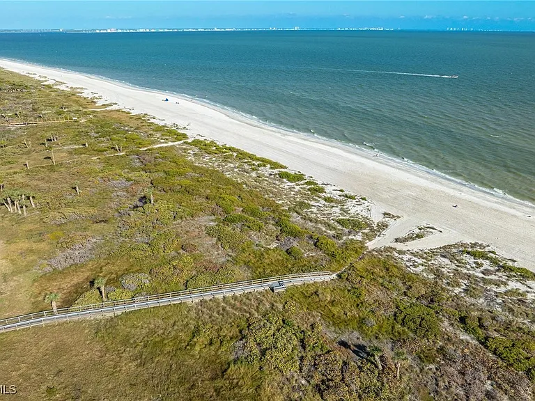 424 Lagoon Dr — Photo 44