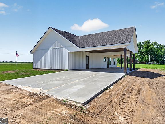 3rd image of 3690 Highway 121 N