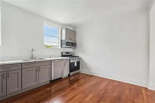 2427 Soniat St — Photo 4
