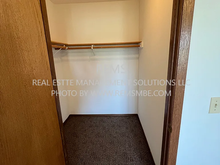 564 E Slifer St — Photo 6
