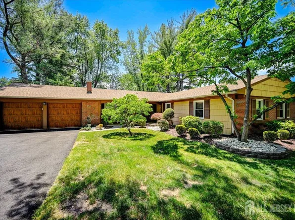 28 Morningside Dr, Old Bridge, NJ 08857