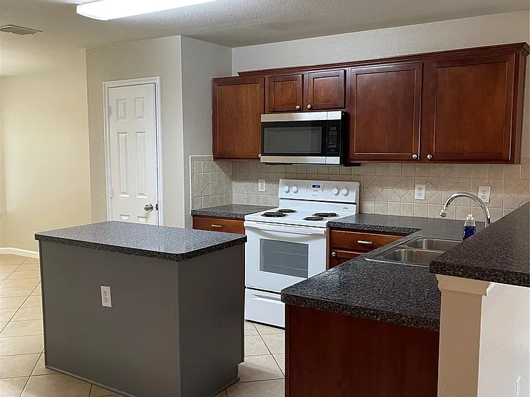 8904 Chisholm Trl — Photo 12