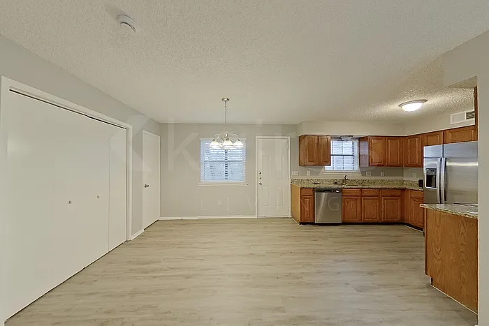 822 Courtenay Pl — Photo 5
