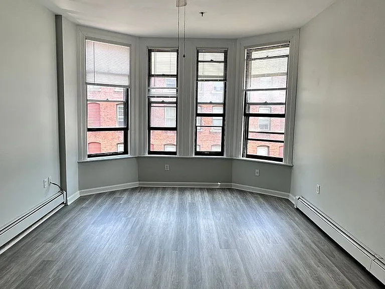 60 Franklin St — Photo 7