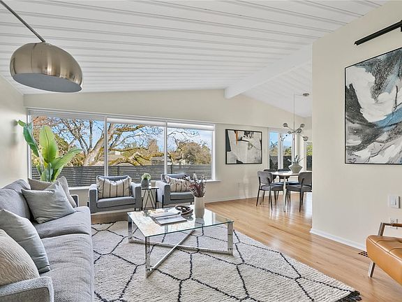 4th image of 1262 Roslyn Rd