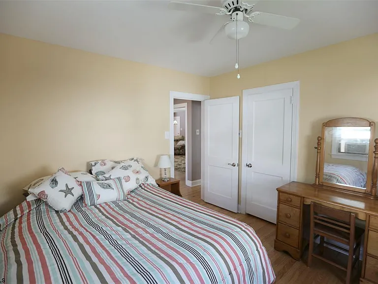 411 N Delavan Ave — Photo 16