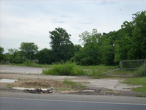 3rd image of 150 Shannon Rd E