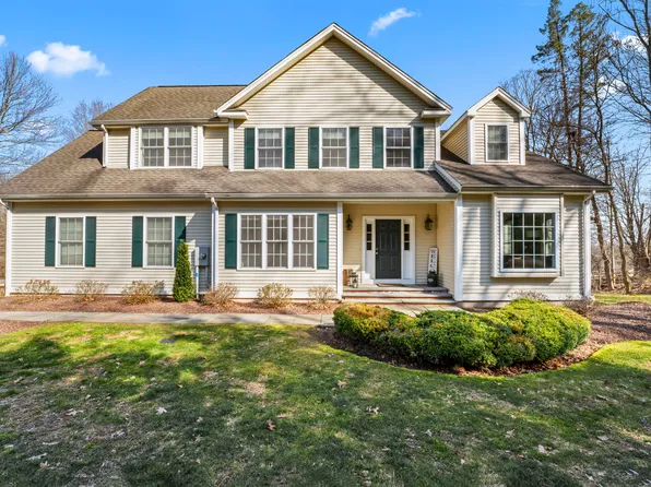 10 Hanover Road, Newtown, CT 06470