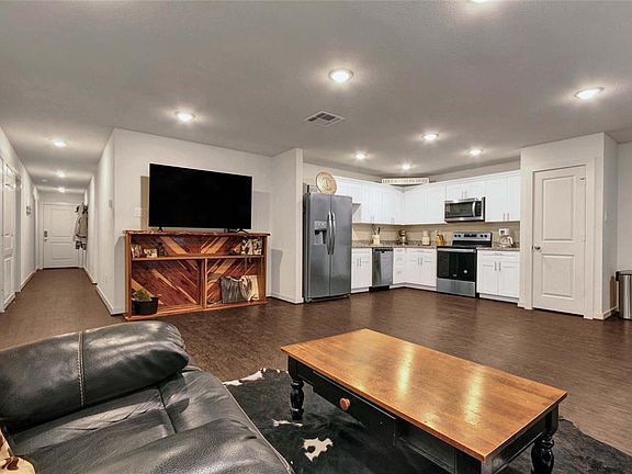 4th image of 88 Hillsborough Drive