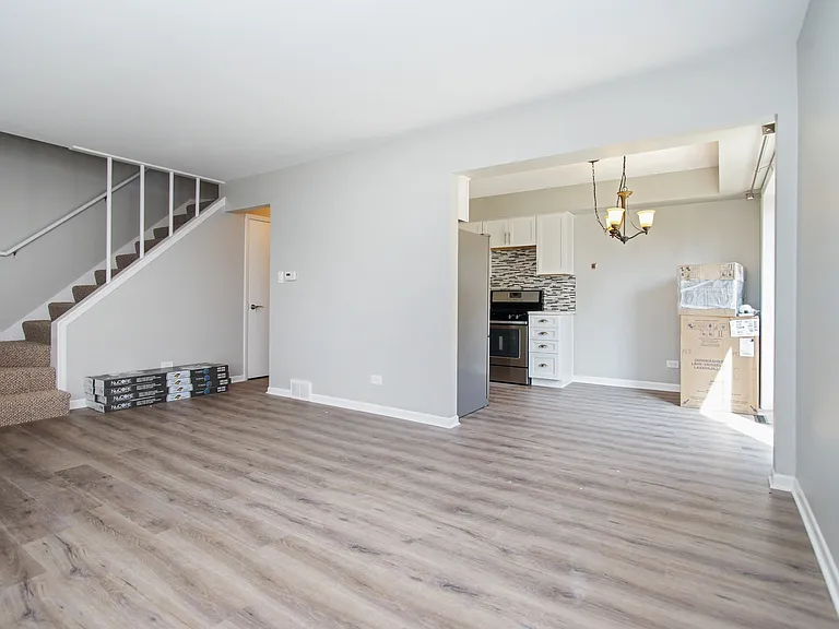 1360 W Byron Ave #D — Photo 2