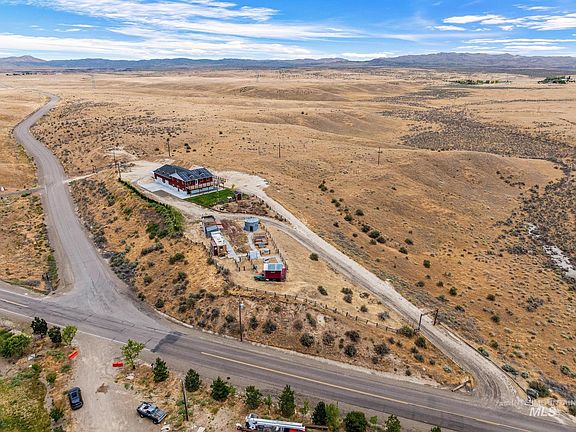 4th image of 870 Desert Wind Rd
