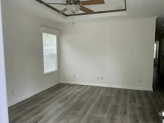 3rd image of 105 Kelly Ln