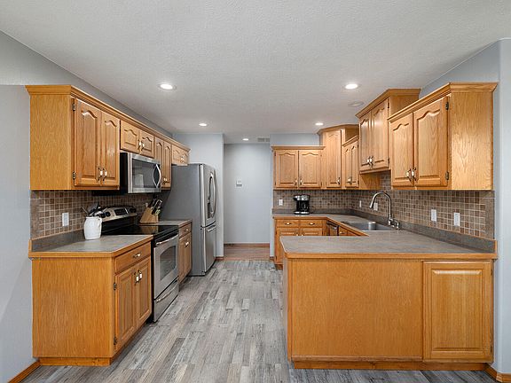 5th image of 615 Sarah Court
