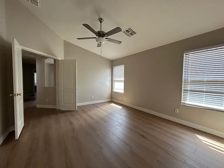 434 E Chicory Pl — Photo 9