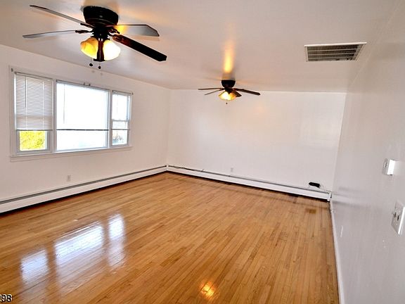 3rd image of 9 Jefferson St