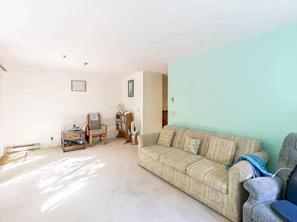 6737 Station Hill Ct #310, Burnaby, BC V3N 4V2