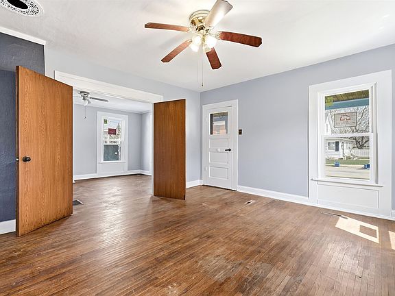 5th image of 409 S Water St