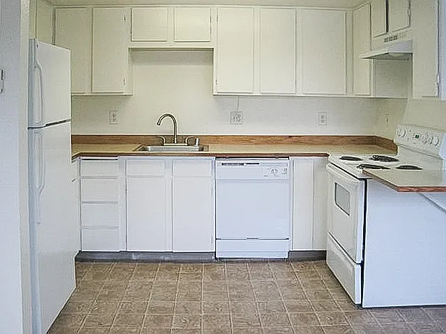 3602 S 180th St — Photo 2