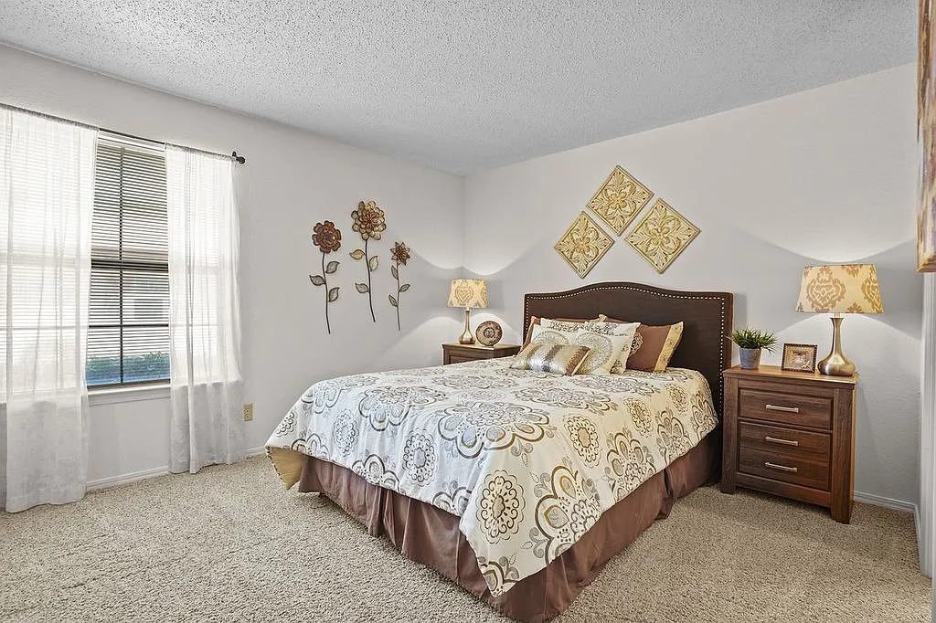 Creekwood Apartments — Photo 4