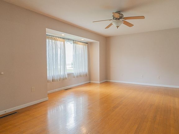 4th image of 224 Haglund Rd