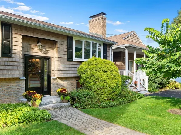 1 Maddabon Pl, Peabody, MA 01960
