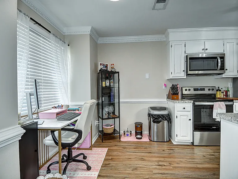 333 San Roman Dr — Photo 2
