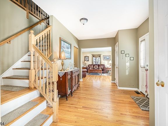 5th image of 42 Mordaunt Rd